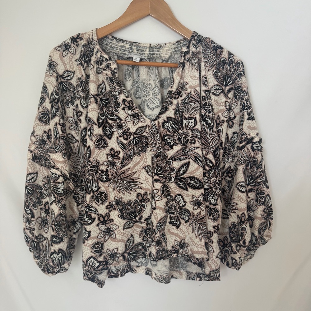 Evereve Black and Cream Floral Blouse